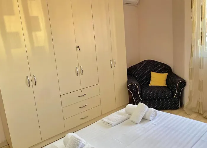 Centre Big Art'partment Heart Of The Capital ティラナ